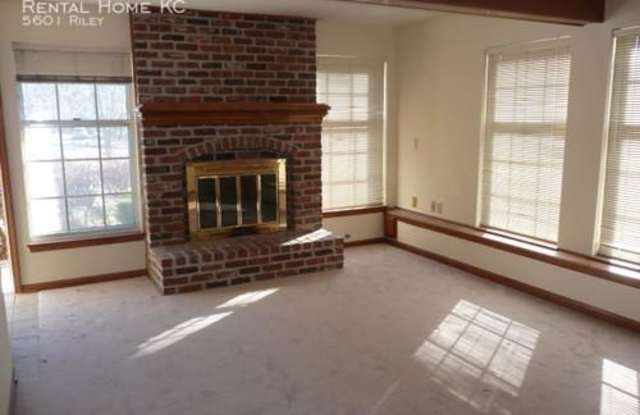 5601 Riley Gallery 2
