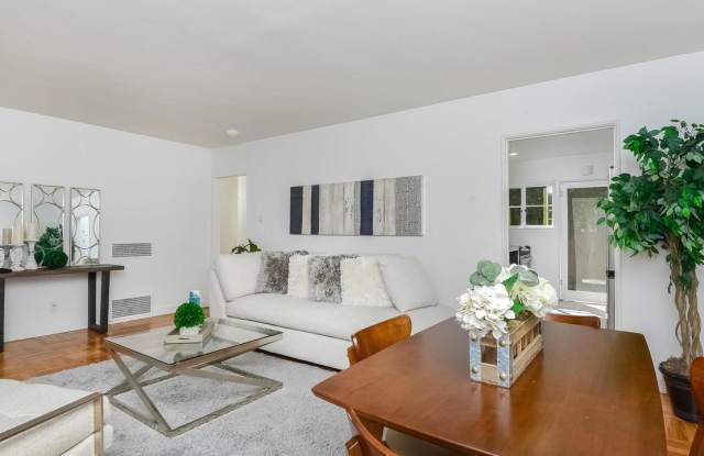 5262 VILLAGE Green Gallery 2