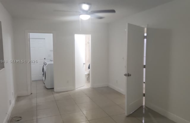 2736 NW 15th Ct Gallery 4