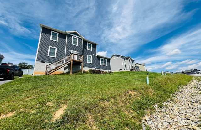 4 Bedroom, 3.5 Bath House-Pembroke, VA Gallery 1