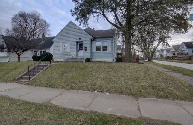 Charming 2 Bedroom Home in Moline! photos photos Charming 2 Bedroom Home in Moline! photos photos