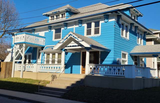 1102 N Oakland Ave photos photos