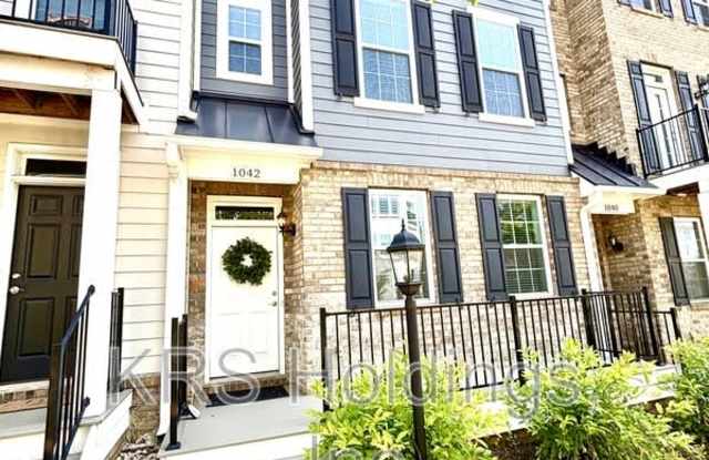 1042 Old Trail Dr photos photos