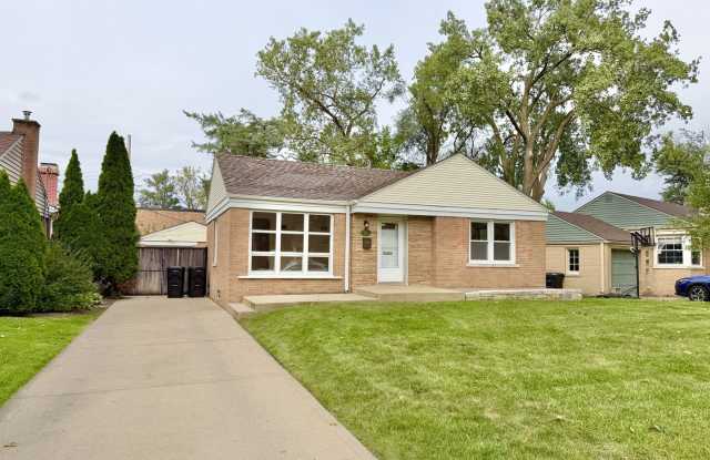 5816 W Greenleaf Avenue Gallery 2