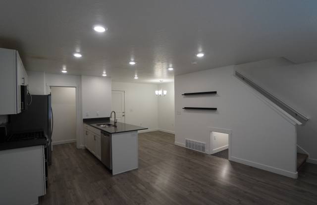 942 E Thunderbolt Ct Gallery 4