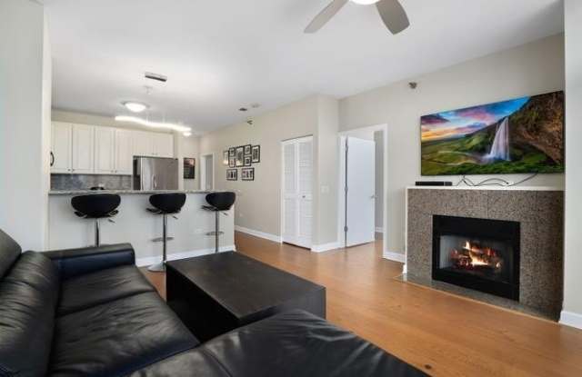 1600 S Prairie Avenue Gallery 3