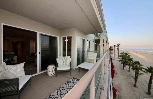 1000 E Ocean Boulevard Gallery 3