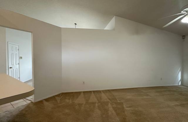 Spacious 3BR/2BA Oviedo Home with Fenced Backyard Gallery 3