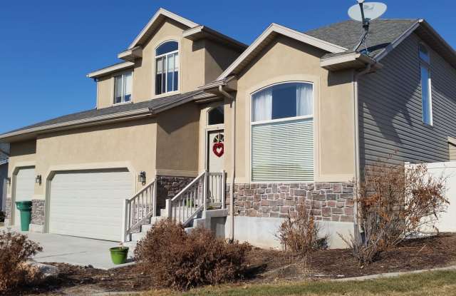 6 Bedroom, 3.5 Bathroom Single Family Home in Layton Available June 1st! photos photos