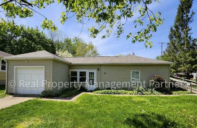 Charming 3 Bed 1 Bath Corner-Lot Ranch on 0.25+ Acres - Lawncare Included photos photos