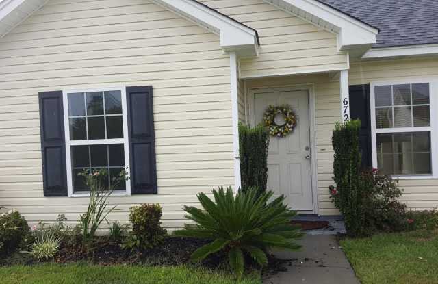 3 Bedroom Home w/ Yard and No HOA photos photos