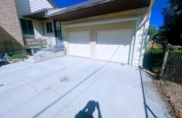 Huge home with 2 kitchens and 2 laundry rooms, PERFECT HOME TO SHARE!! Gallery 4