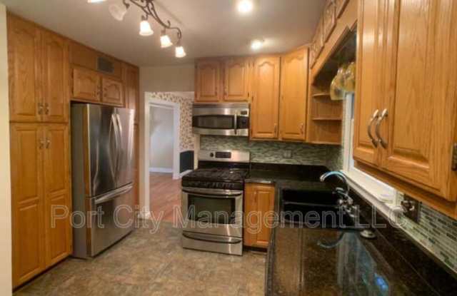 10902 Swansfield Road - 5 - Basement Apartment Gallery 4