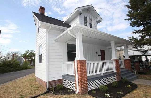2861 Lawson Street Gallery 2