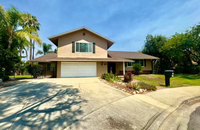 Gorgeous 5-Bedroom Tri-Level Home in North Claremont – Quiet Cul-de-Sac Location photos photos