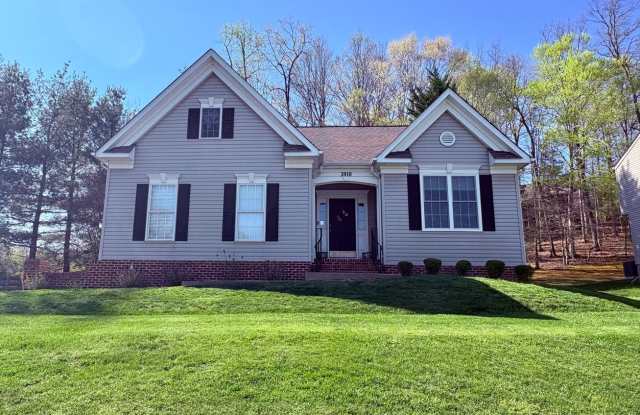 FREDERICKSBURG - MINUTES TO VRE - EASY COMMUTE TO QUANTICO! photos photos