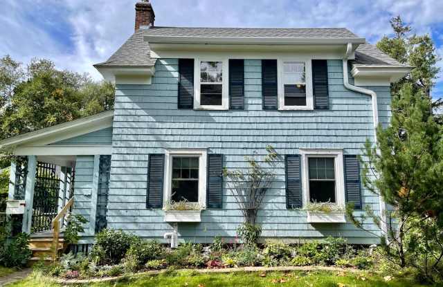 AVAILABLE JUNE - Beautiful 2 Bed 1 Bath Woodland Home photos photos