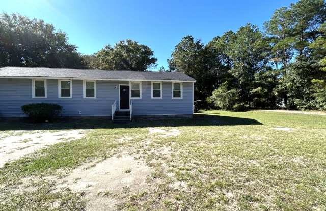 Cute 3 Bedroom, 1 Bathroom Duplex Gallery 1