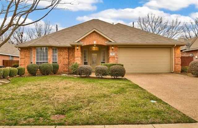 533 Avondale Drive - 533 Avondale Drive, Grapevine, TX 76051