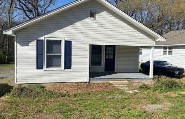 1/2 MO/OFF SPECIAL - 3 bed/2 bath with yard work included photos photos