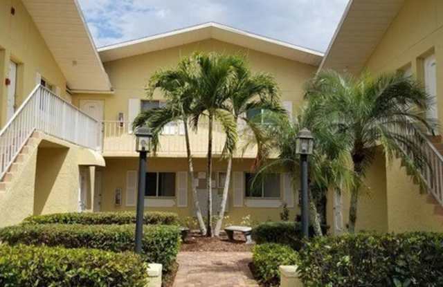 8135 Country Road unit: 105 - 8135 Country Road, Cypress Lake, FL 33919 8135 Country Road unit: 105 - 8135 Country Road, Cypress Lake, FL 33919