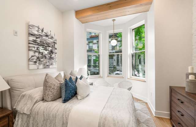 Stunning 2 Bed 2 Bath Renovated Brownstone Unit in Fitler Square Gallery 4