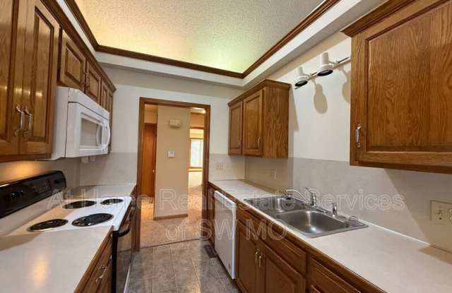 4060 S Ferguson - 4060 South Ferguson Avenue, Springfield, MO 65807