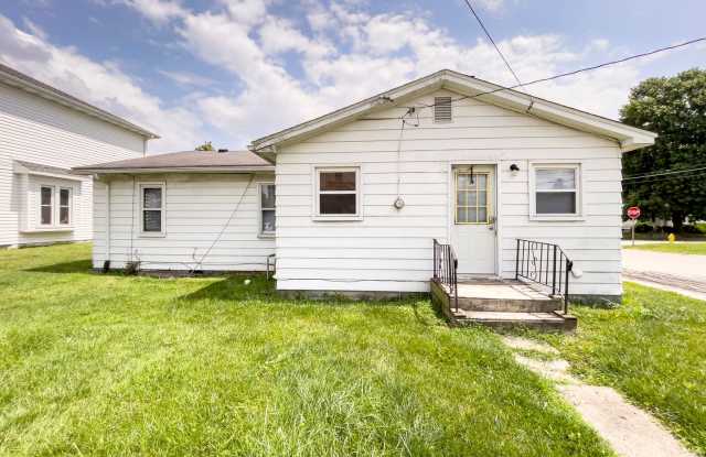 UPDATED FLOORING! 3 Bedroom Home for Rent- Steps from Ball State  The Village! photos photos