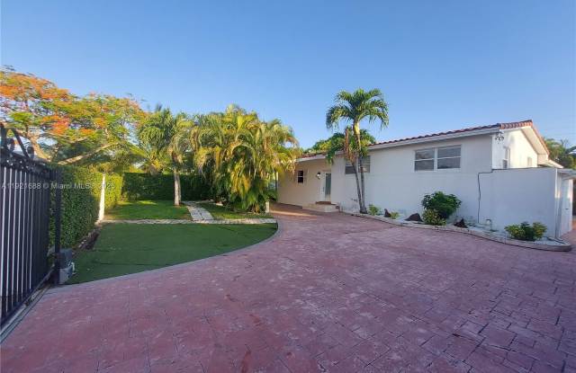 8105 SW 17th Ter photos photos