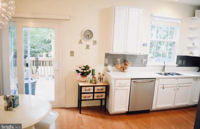 21043 MARKBOROUGH TERRACE Gallery 4