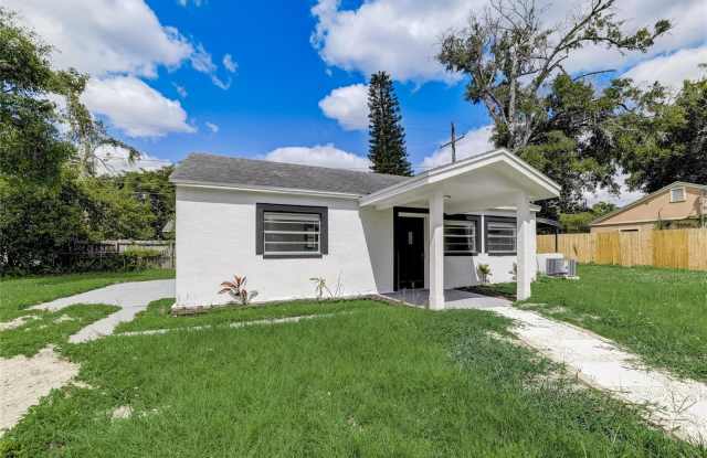 2600 S CRYSTAL LAKE Drive Gallery 2