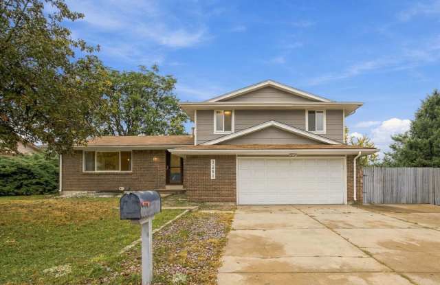 Spacious Living with Room to Make It Your Own in Hackberry Hill Estates! 5 beds 4 baths! Gallery 1