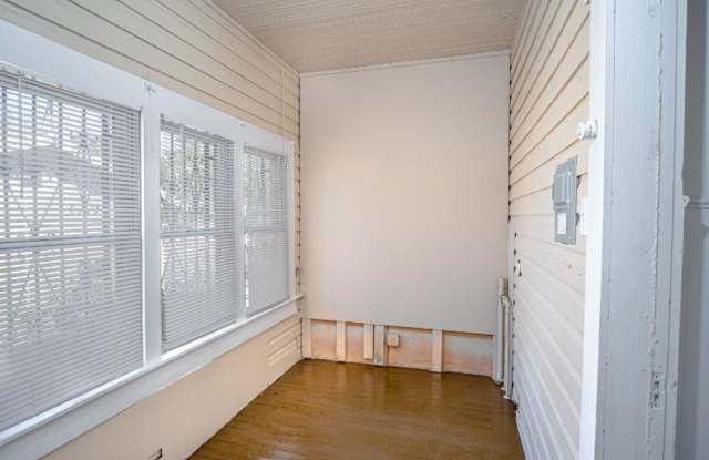 2 BR 1 BA Gorgeous Home Near Downtown photos photos