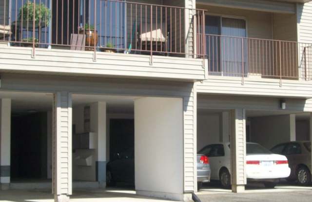 Price Reduction! 2 Bedroom Condo with a View. Gallery 4