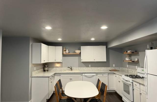 211 East Bayview Circle Gallery 2