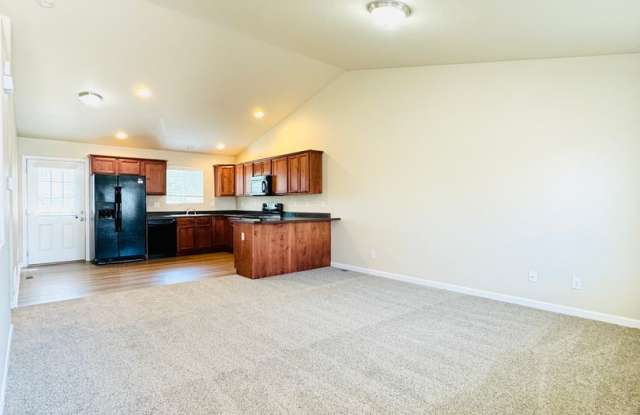 Spacious 3 Bedroom 2 Bath Ranch Style Home Gallery 3