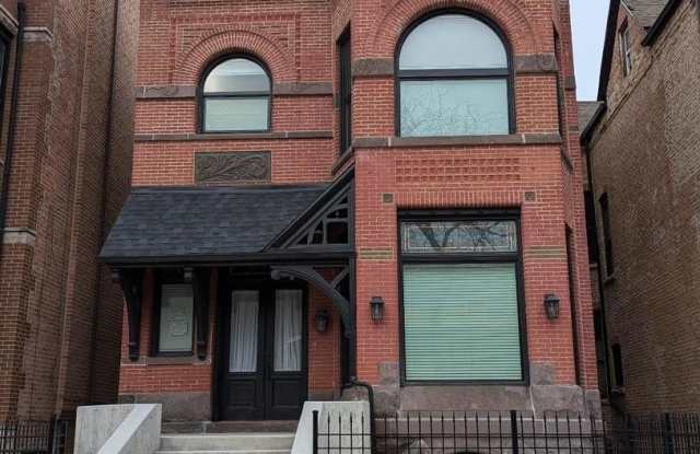 2150 W Monroe Street photos photos