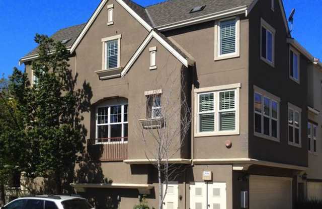 Rivermark Townhome with only one shared wall and lots of natural light. Gallery 1
