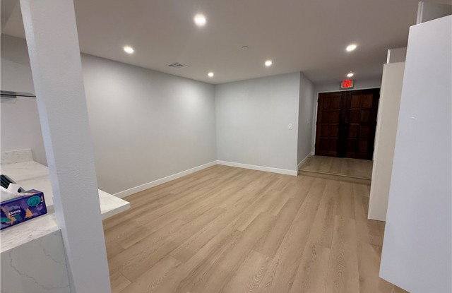 8201 Greenbush Avenue Gallery 3