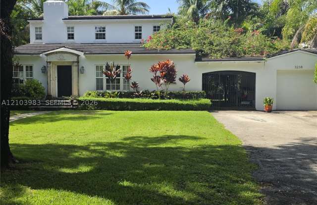 3238 Riviera Dr Gallery 1