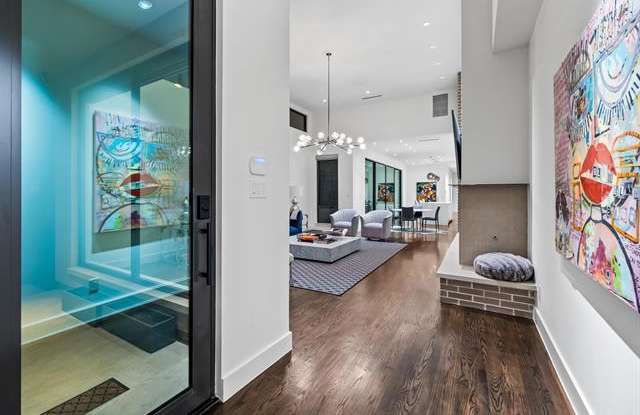 4151 Herschel Avenue Gallery 4