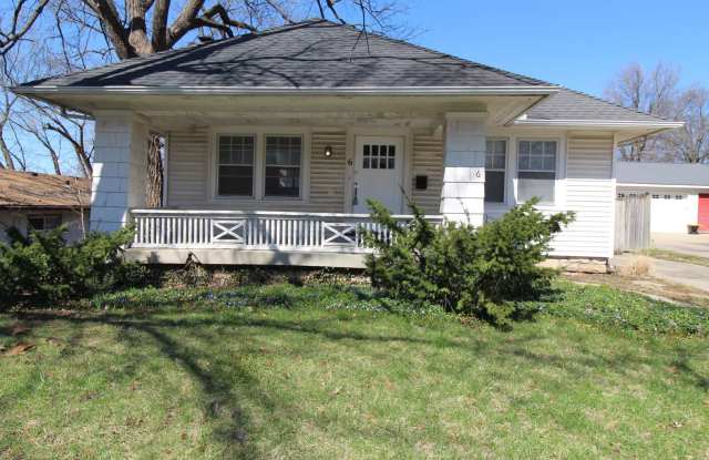 2 Bedroom 1 Bath Home In Brookside - 6 East 63rd Street, Kansas City, MO 64113