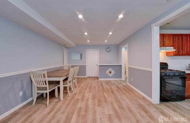 382 College Drive Gallery 3
