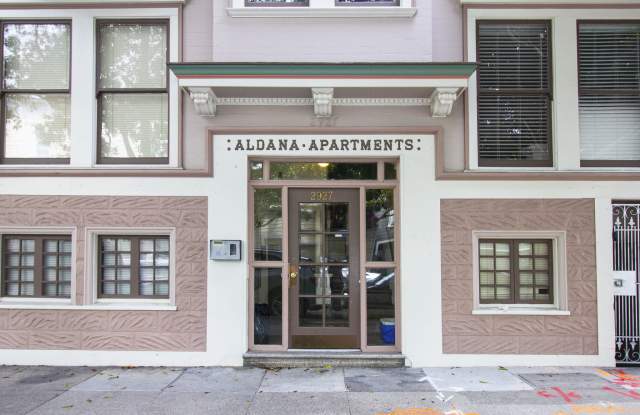 2927 Sacramento Street Gallery 2