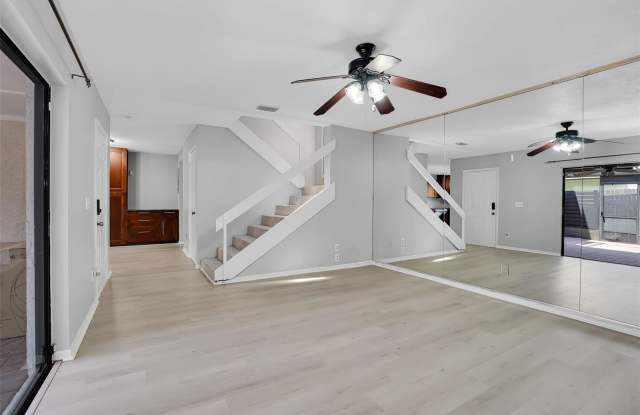 15217 W POND WOODS Drive Gallery 4