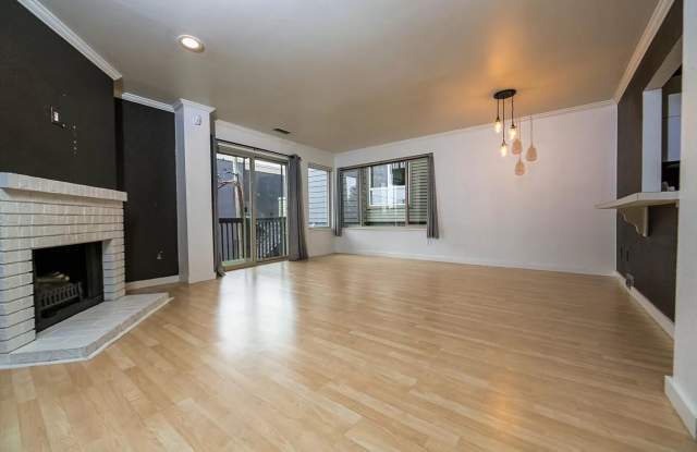 Spacious Pet-Friendly Condo with Parking! photos photos Spacious Pet-Friendly Condo with Parking! photos photos
