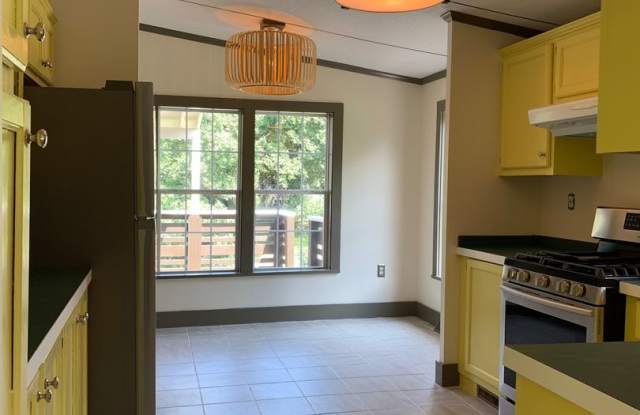 Beautiful Renovated House on Private Country Lane (Vergennes) photos photos