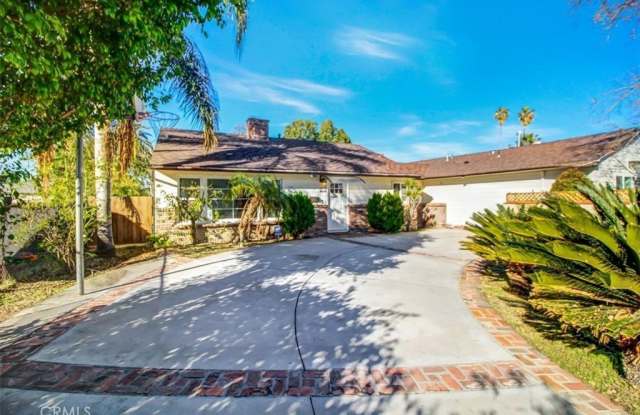 7441 Beckford Avenue photos photos