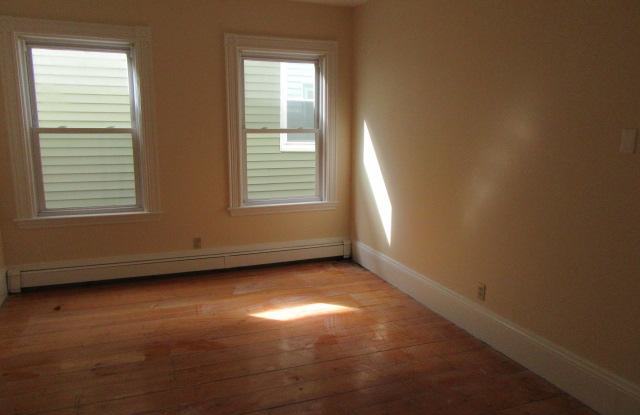 33 Howell St. Gallery 4