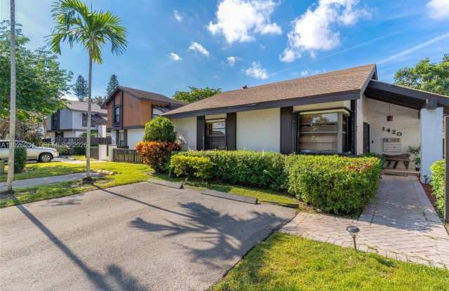 1420 W Sandpiper Cir photos photos